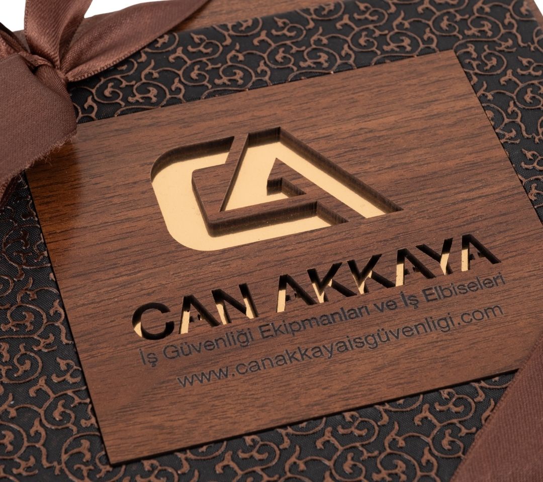 Ahşap Kutulu Çikolata - Can Akkaya