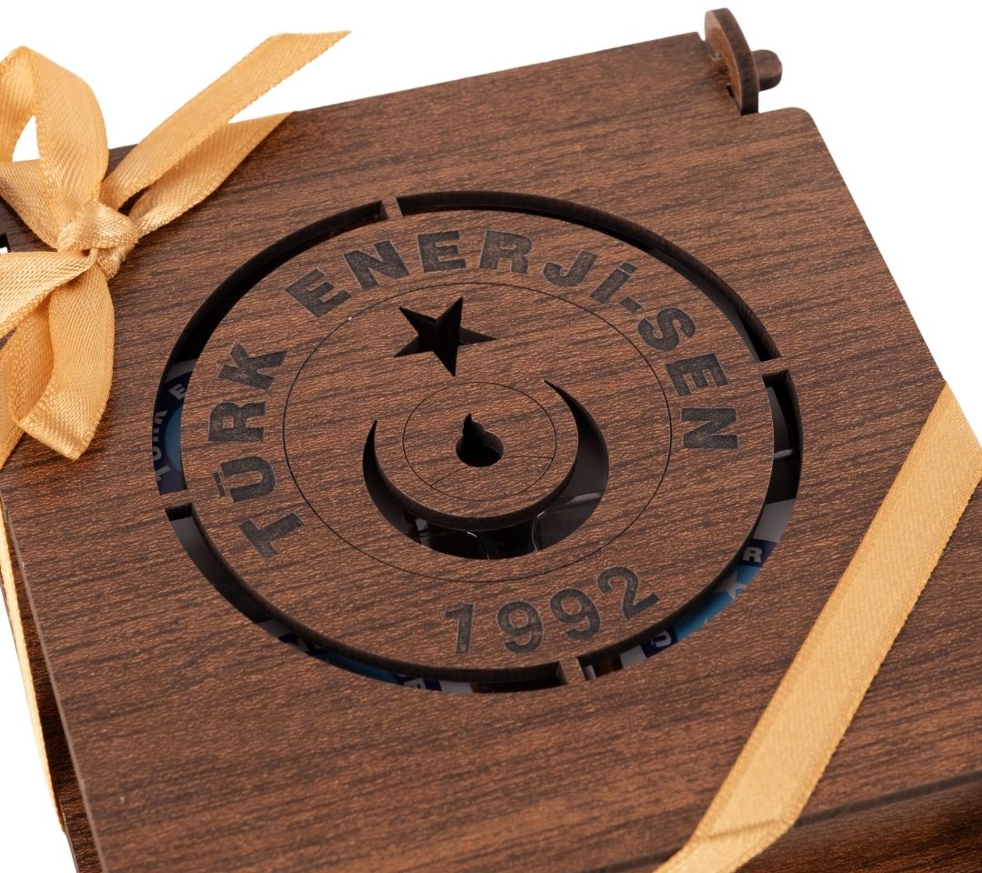 Ahşap Kutulu Çikolata - Türk Enerji-Sen